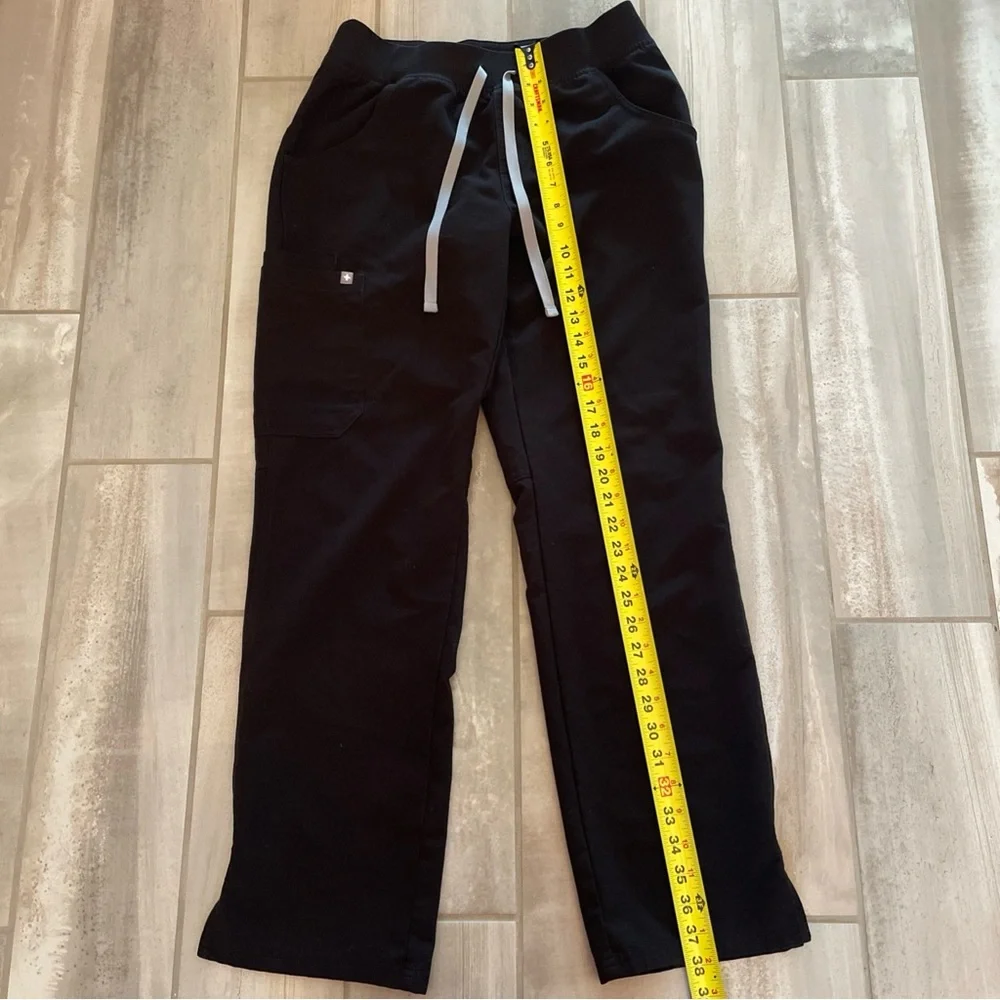 FIGS Black Scrub Set Small Casma Top/Small Kade Cargo Bottoms Pants Women’s - Picture 14 of 16